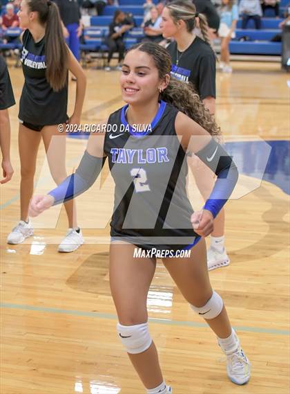 Thumbnail 1 in Katy Taylor vs Seven Lakes photogallery.