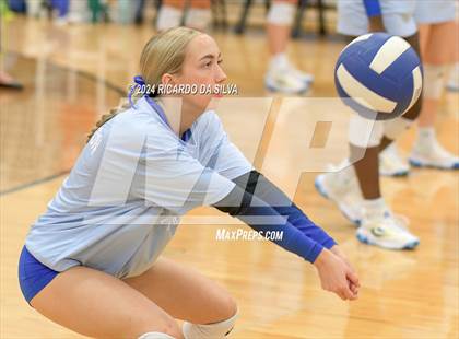 Thumbnail 3 in Katy Taylor vs Seven Lakes photogallery.