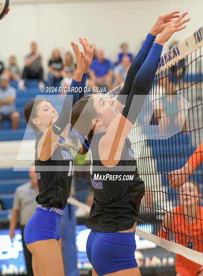 Thumbnail 2 in Katy Taylor vs Seven Lakes photogallery.