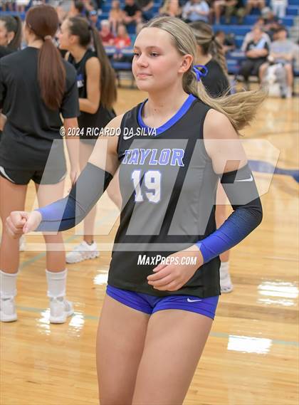 Thumbnail 3 in Katy Taylor vs Seven Lakes photogallery.
