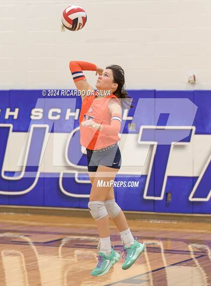 Thumbnail 1 in Katy Taylor vs Seven Lakes photogallery.