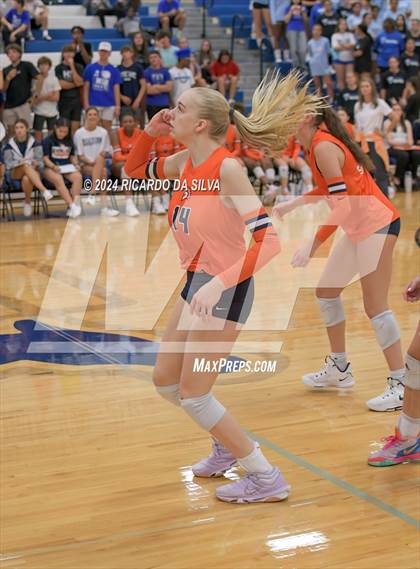 Thumbnail 1 in Katy Taylor vs Seven Lakes photogallery.
