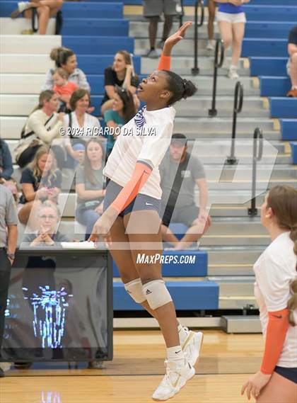 Thumbnail 1 in Katy Taylor vs Seven Lakes photogallery.