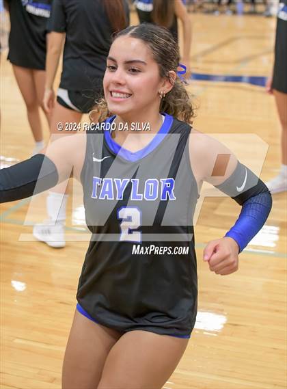 Thumbnail 2 in Katy Taylor vs Seven Lakes photogallery.