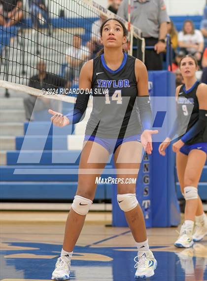 Thumbnail 2 in Katy Taylor vs Seven Lakes photogallery.