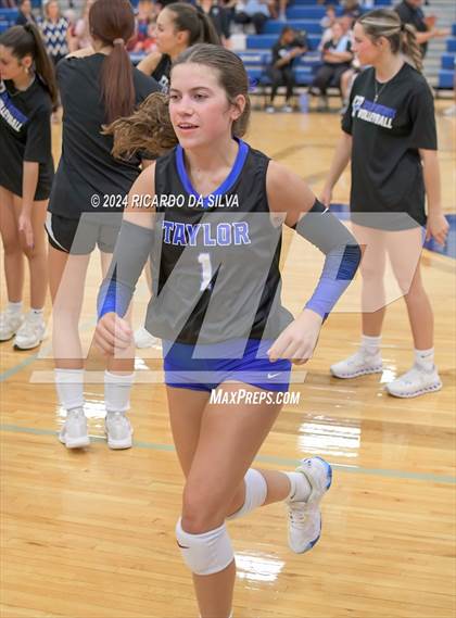 Thumbnail 3 in Katy Taylor vs Seven Lakes photogallery.