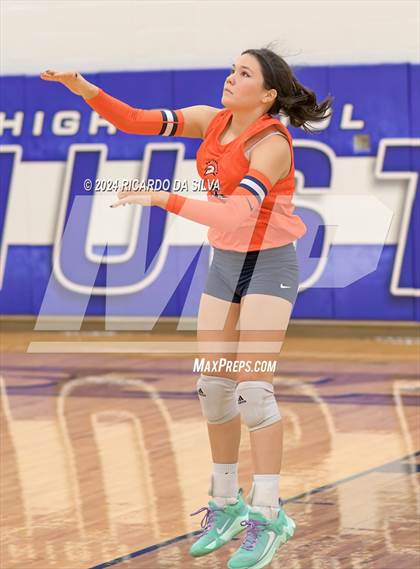 Thumbnail 3 in Katy Taylor vs Seven Lakes photogallery.