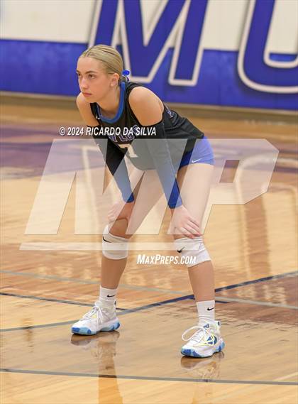 Thumbnail 1 in Katy Taylor vs Seven Lakes photogallery.