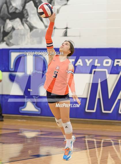 Thumbnail 3 in Katy Taylor vs Seven Lakes photogallery.