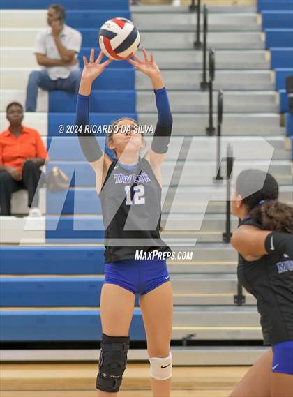 Thumbnail 3 in Katy Taylor vs Seven Lakes photogallery.