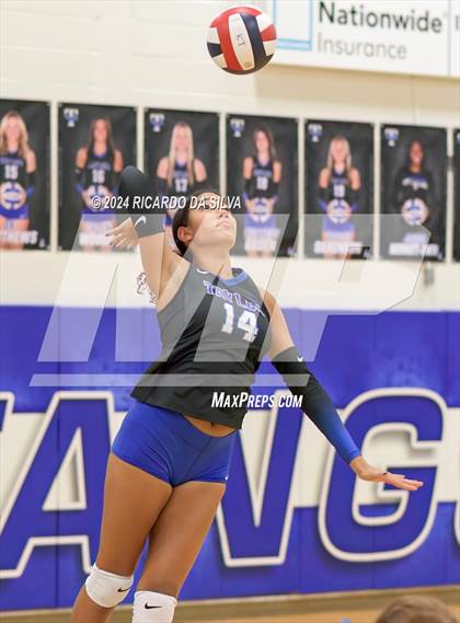 Thumbnail 1 in Katy Taylor vs Seven Lakes photogallery.