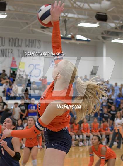 Thumbnail 1 in Katy Taylor vs Seven Lakes photogallery.