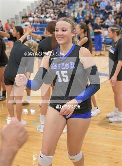 Thumbnail 3 in Katy Taylor vs Seven Lakes photogallery.