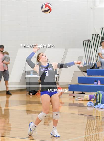 Thumbnail 3 in Katy Taylor vs Seven Lakes photogallery.