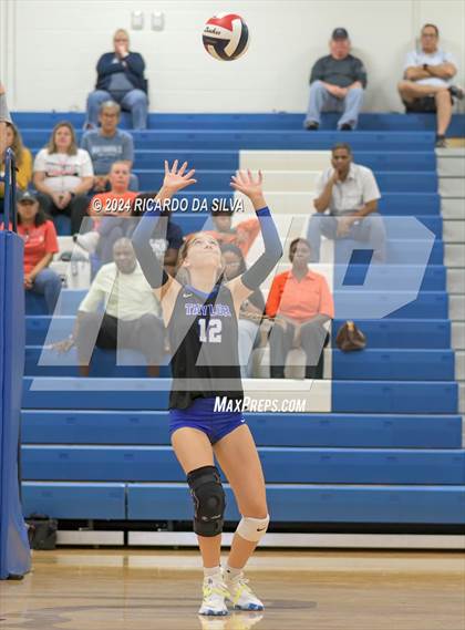 Thumbnail 1 in Katy Taylor vs Seven Lakes photogallery.