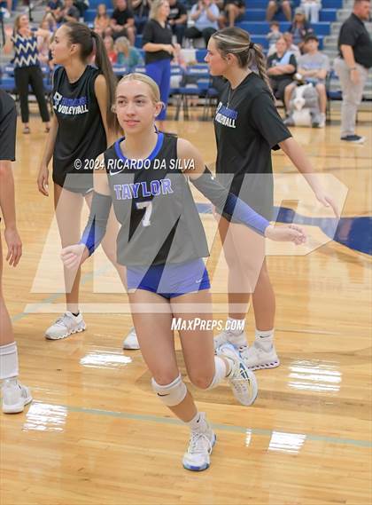 Thumbnail 3 in Katy Taylor vs Seven Lakes photogallery.