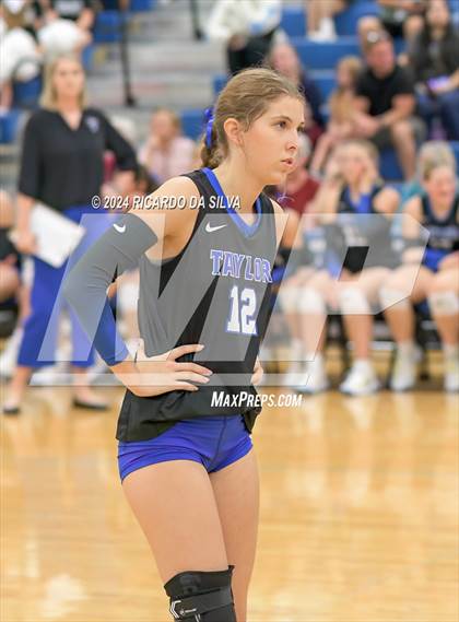 Thumbnail 1 in Katy Taylor vs Seven Lakes photogallery.