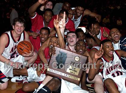 Thumbnail 2 in Aurora West vs. Metea Valley (IHSA Sectional Final) photogallery.