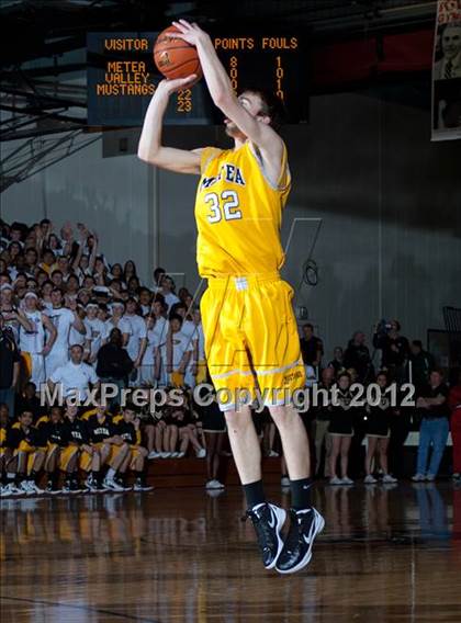 Thumbnail 1 in Aurora West vs. Metea Valley (IHSA Sectional Final) photogallery.