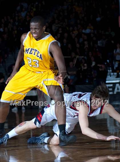 Thumbnail 3 in Aurora West vs. Metea Valley (IHSA Sectional Final) photogallery.