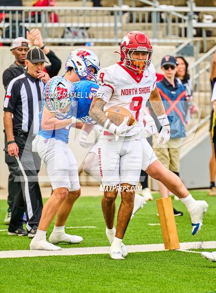 Thumbnail 3 in Westlake vs. North Shore (UIL 6A D1 Football Semifinal) photogallery.