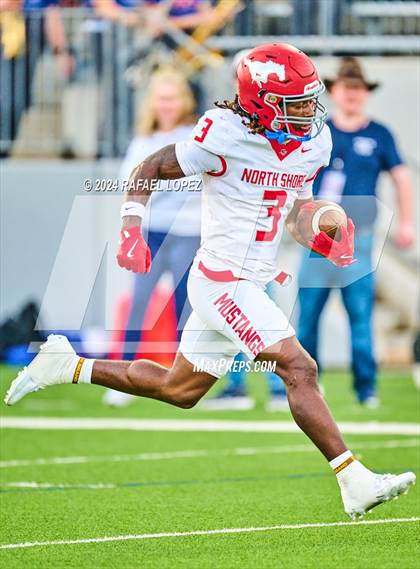 Thumbnail 2 in Westlake vs. North Shore (UIL 6A D1 Football Semifinal) photogallery.