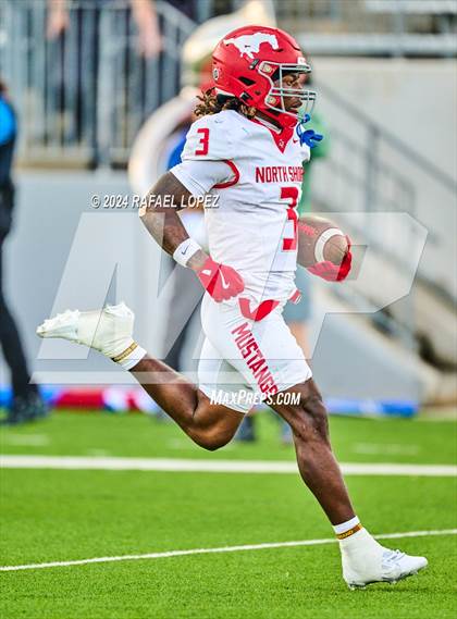 Thumbnail 2 in Westlake vs. North Shore (UIL 6A D1 Football Semifinal) photogallery.