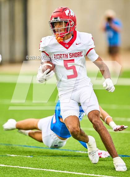 Thumbnail 2 in Westlake vs. North Shore (UIL 6A D1 Football Semifinal) photogallery.