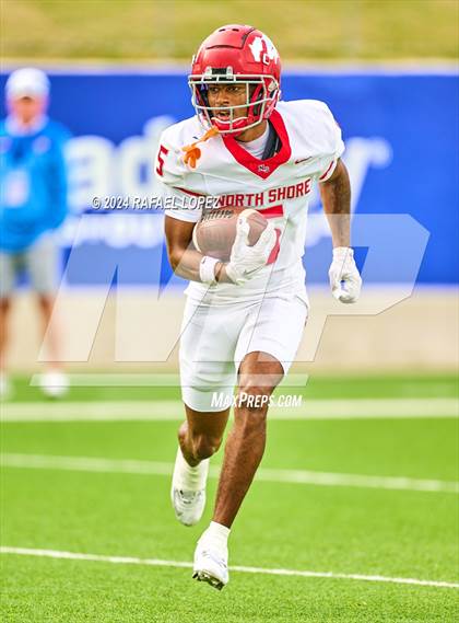 Thumbnail 3 in Westlake vs. North Shore (UIL 6A D1 Football Semifinal) photogallery.