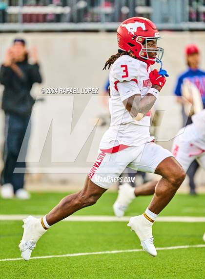 Thumbnail 3 in Westlake vs. North Shore (UIL 6A D1 Football Semifinal) photogallery.