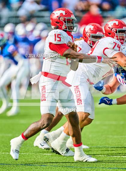 Thumbnail 3 in Westlake vs. North Shore (UIL 6A D1 Football Semifinal) photogallery.