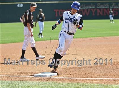 Thumbnail 2 in Parker vs. La Jolla Country Day (CIF SDS D4 Final) photogallery.