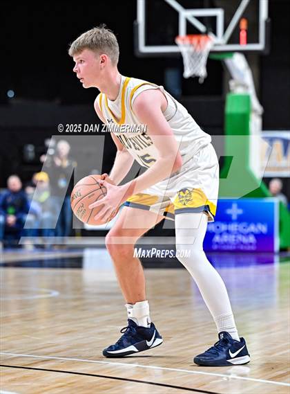 Thumbnail 3 in Lackawanna Trail vs Old Forge (PIAA District 2 Class 2A Final) photogallery.