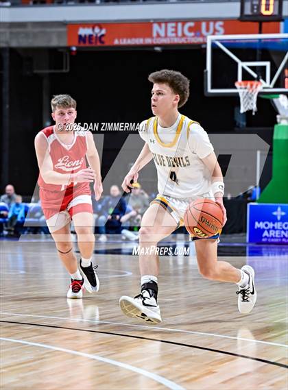 Thumbnail 1 in Lackawanna Trail vs Old Forge (PIAA District 2 Class 2A Final) photogallery.