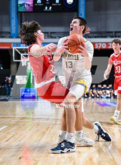 Thumbnail 1 in Lackawanna Trail vs Old Forge (PIAA District 2 Class 2A Final) photogallery.