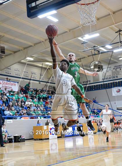 Thumbnail 1 in Lamar vs. Valley Springs (AAA 3A Round Two State Playoff) photogallery.