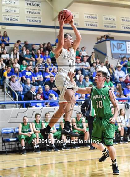 Thumbnail 2 in Lamar vs. Valley Springs (AAA 3A Round Two State Playoff) photogallery.