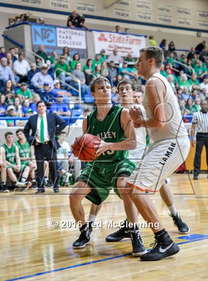Thumbnail 2 in Lamar vs. Valley Springs (AAA 3A Round Two State Playoff) photogallery.