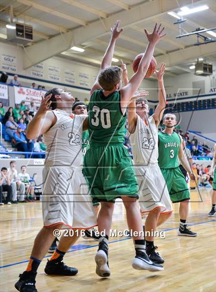 Thumbnail 2 in Lamar vs. Valley Springs (AAA 3A Round Two State Playoff) photogallery.