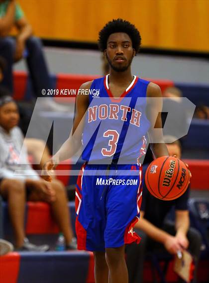 Thumbnail 2 in North vs McClintock (McClintock Holiday Tournament) photogallery.