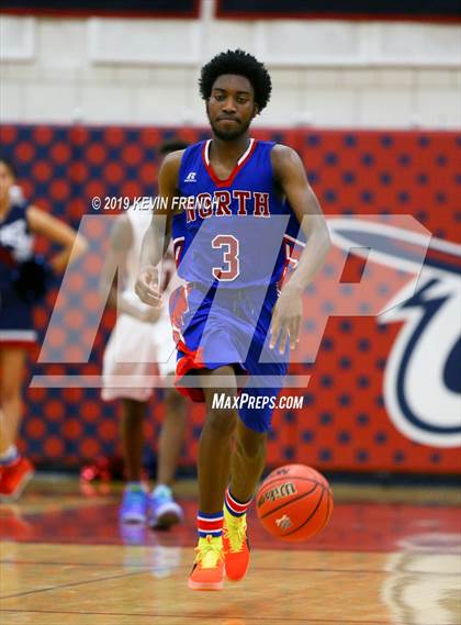 Thumbnail 2 in North vs McClintock (McClintock Holiday Tournament) photogallery.