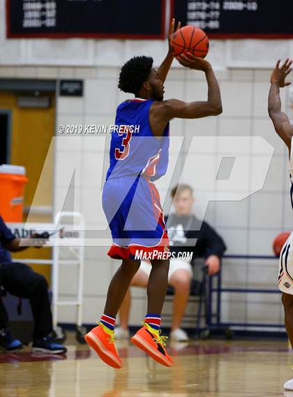 Thumbnail 3 in North vs McClintock (McClintock Holiday Tournament) photogallery.
