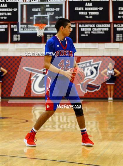 Thumbnail 2 in North vs McClintock (McClintock Holiday Tournament) photogallery.