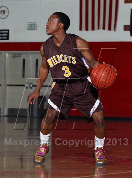 Thumbnail 2 in El Camino vs Downey (MaxPreps Holiday Classic) photogallery.
