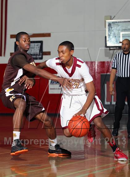Thumbnail 3 in El Camino vs Downey (MaxPreps Holiday Classic) photogallery.