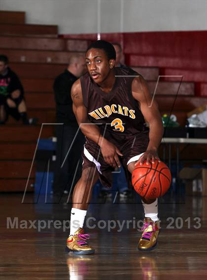 Thumbnail 1 in El Camino vs Downey (MaxPreps Holiday Classic) photogallery.