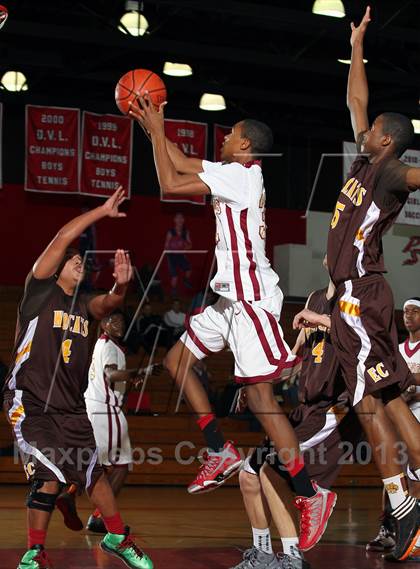 Thumbnail 1 in El Camino vs Downey (MaxPreps Holiday Classic) photogallery.