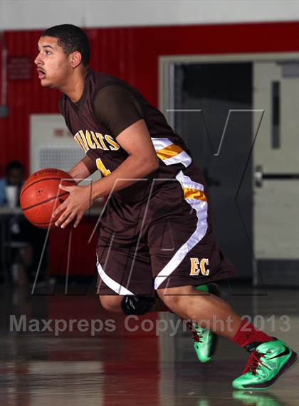 Thumbnail 2 in El Camino vs Downey (MaxPreps Holiday Classic) photogallery.