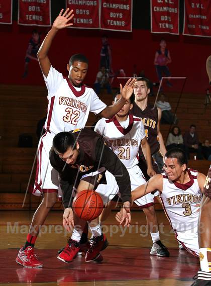 Thumbnail 1 in El Camino vs Downey (MaxPreps Holiday Classic) photogallery.
