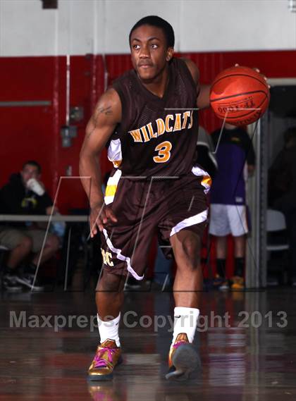 Thumbnail 1 in El Camino vs Downey (MaxPreps Holiday Classic) photogallery.